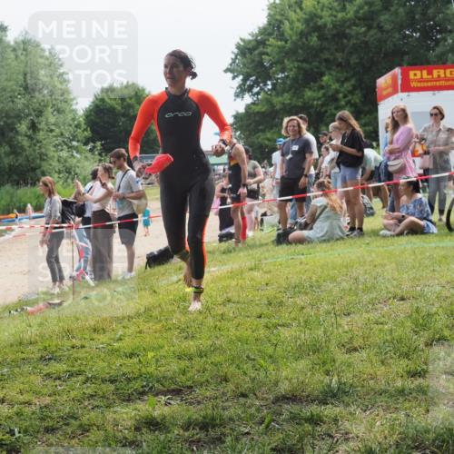 15.06.2025 - 27. Vierlanden-Triathlon KatJ http://msf.ph/oto/8034960 15.06.2025 11:19:24 Schwimmen 878, 901, 923 meine-sportfotos.de