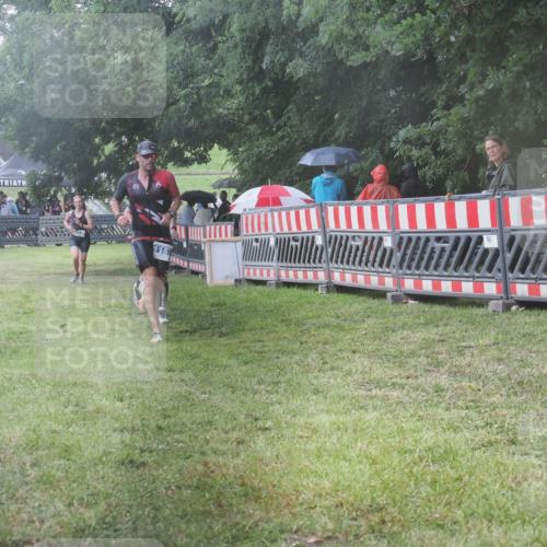 21.06.2025 - 27. Vierlanden-Triathlon KatJ http://msf.ph/oto/8034961 15.06.2025 13:50:27 Ziel 123, 933, 1157 meine-sportfotos.de