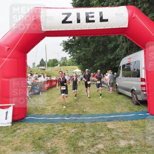 21.06.2025 - 27. Vierlanden-Triathlon MichiJ http://msf.ph/oto/8034963 15.06.2026 12:58:50 Ziel 111, 122, 662, 995, 996, 997, 998, 1010, 1011, 1012 meine-sportfotos.de