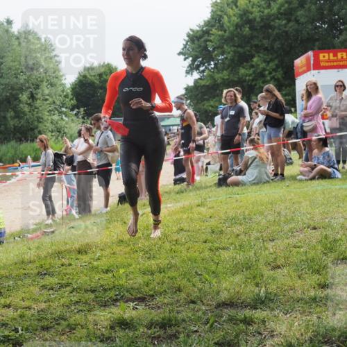 15.06.2025 - 27. Vierlanden-Triathlon KatJ http://msf.ph/oto/8034965 15.06.2025 11:19:24 Schwimmen 878, 901, 923 meine-sportfotos.de