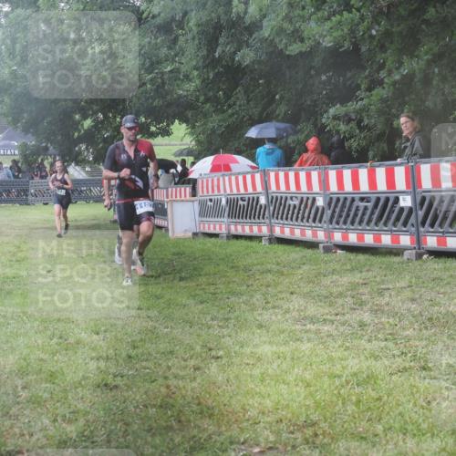 21.06.2025 - 27. Vierlanden-Triathlon KatJ http://msf.ph/oto/8034966 15.06.2025 13:50:27 Ziel 123, 933, 1157 meine-sportfotos.de