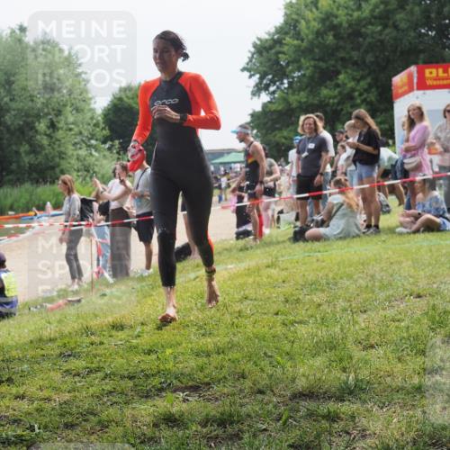 15.06.2025 - 27. Vierlanden-Triathlon KatJ http://msf.ph/oto/8034971 15.06.2025 11:19:24 Schwimmen 878, 901, 923 meine-sportfotos.de