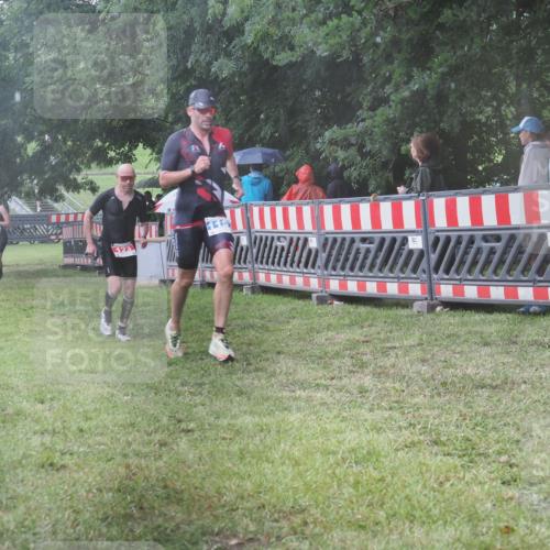 21.06.2025 - 27. Vierlanden-Triathlon KatJ http://msf.ph/oto/8034973 15.06.2025 13:50:28 Ziel 123, 933, 1157 meine-sportfotos.de