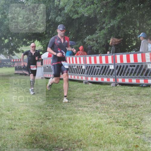 21.06.2025 - 27. Vierlanden-Triathlon KatJ http://msf.ph/oto/8034975 15.06.2025 13:50:28 Ziel 123, 933, 1157 meine-sportfotos.de
