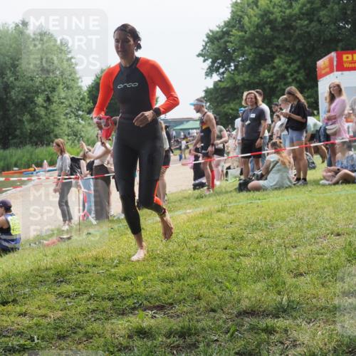 15.06.2025 - 27. Vierlanden-Triathlon KatJ http://msf.ph/oto/8034977 15.06.2025 11:19:25 Schwimmen 875, 878, 901, 923 meine-sportfotos.de
