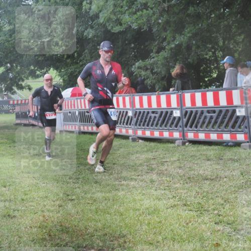 21.06.2025 - 27. Vierlanden-Triathlon KatJ http://msf.ph/oto/8034980 15.06.2025 13:50:29 Ziel 123, 933, 1157 meine-sportfotos.de