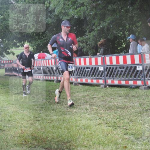 21.06.2025 - 27. Vierlanden-Triathlon KatJ http://msf.ph/oto/8034982 15.06.2025 13:50:29 Ziel 123, 933, 1157 meine-sportfotos.de
