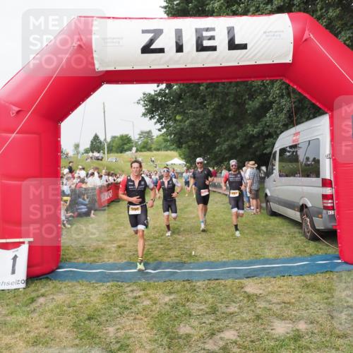 21.06.2025 - 27. Vierlanden-Triathlon MichiJ http://msf.ph/oto/8034986 15.06.2026 12:58:51 Ziel 111, 122, 662, 995, 996, 997, 998, 1010, 1011, 1012, 1013 meine-sportfotos.de