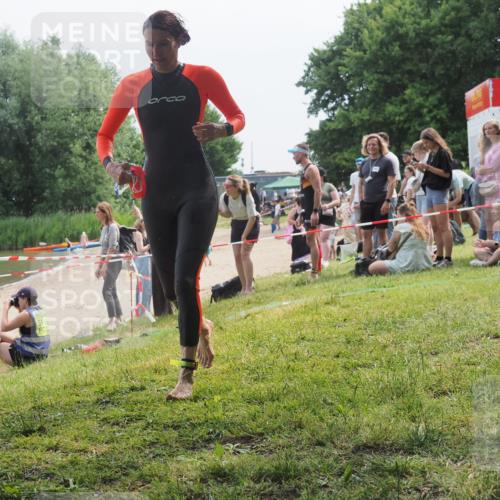 15.06.2025 - 27. Vierlanden-Triathlon KatJ http://msf.ph/oto/8034989 15.06.2025 11:19:25 Schwimmen 875, 878, 901, 923 meine-sportfotos.de