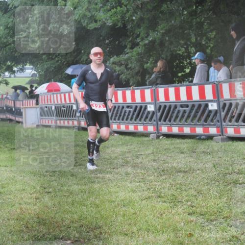 21.06.2025 - 27. Vierlanden-Triathlon KatJ http://msf.ph/oto/8034991 15.06.2025 13:50:30 Ziel 123, 933, 1101, 1157 meine-sportfotos.de