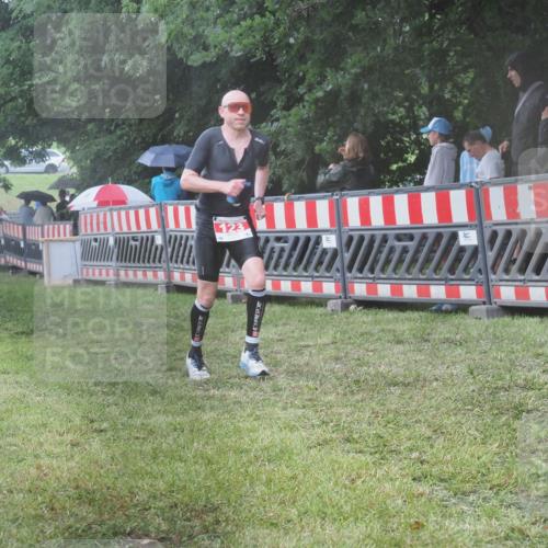 21.06.2025 - 27. Vierlanden-Triathlon KatJ http://msf.ph/oto/8034994 15.06.2025 13:50:30 Ziel 123, 933, 1101, 1157 meine-sportfotos.de