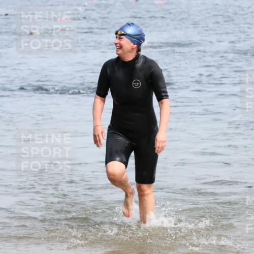 15.06.2025 - 27. Vierlanden-Triathlon Lena Gebhardt http://msf.ph/oto/8034995 15.06.2025 11:20:51 Schwimmen 879, 892, 918, 924, 936, 941, 965 meine-sportfotos.de