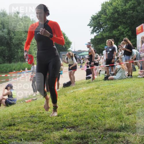15.06.2025 - 27. Vierlanden-Triathlon KatJ http://msf.ph/oto/8034996 15.06.2025 11:19:25 Schwimmen 875, 878, 901, 923 meine-sportfotos.de