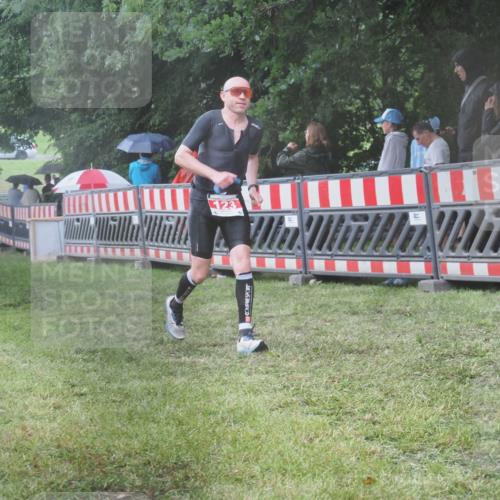 21.06.2025 - 27. Vierlanden-Triathlon KatJ http://msf.ph/oto/8034999 15.06.2025 13:50:30 Ziel 123, 933, 1101, 1157 meine-sportfotos.de