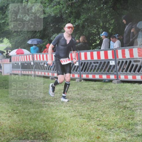 21.06.2025 - 27. Vierlanden-Triathlon KatJ http://msf.ph/oto/8035003 15.06.2025 13:50:30 Ziel 123, 933, 1101, 1157 meine-sportfotos.de