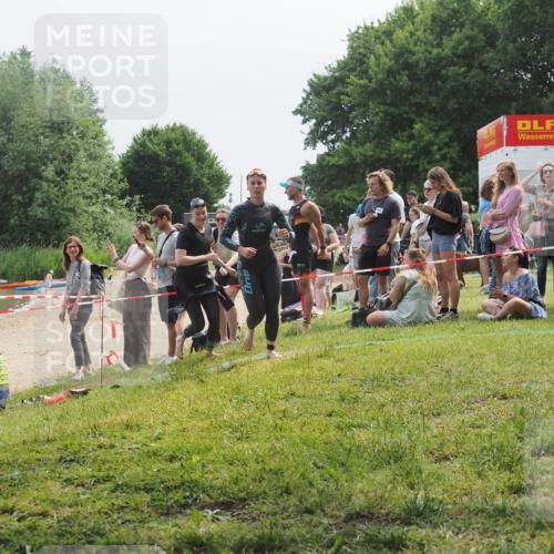 15.06.2025 - 27. Vierlanden-Triathlon KatJ http://msf.ph/oto/8035005 15.06.2025 11:19:28 Schwimmen 875, 878, 901, 923 meine-sportfotos.de