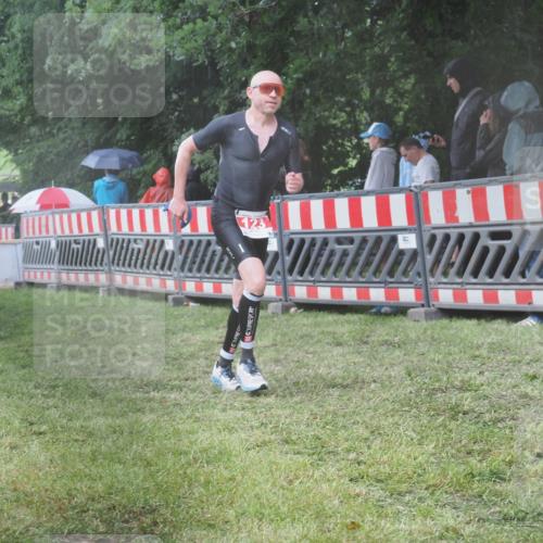 21.06.2025 - 27. Vierlanden-Triathlon KatJ http://msf.ph/oto/8035008 15.06.2025 13:50:31 Ziel 123, 933, 1101 meine-sportfotos.de