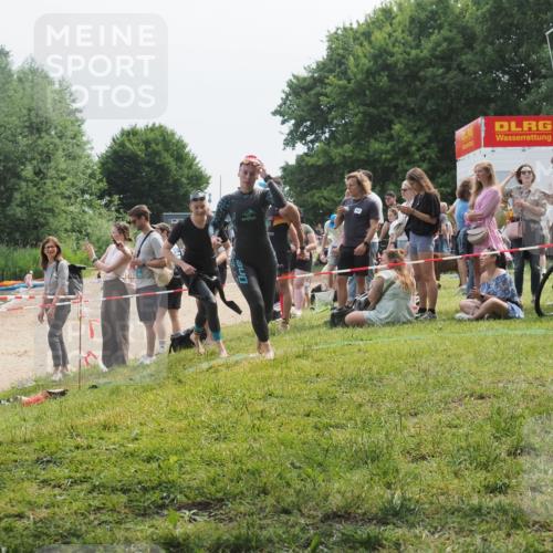 15.06.2025 - 27. Vierlanden-Triathlon KatJ http://msf.ph/oto/8035017 15.06.2025 11:19:28 Schwimmen 875, 878, 901, 923 meine-sportfotos.de