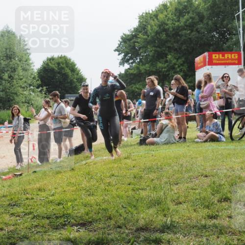 15.06.2025 - 27. Vierlanden-Triathlon KatJ http://msf.ph/oto/8035022 15.06.2025 11:19:28 Schwimmen 875, 878, 901, 923 meine-sportfotos.de