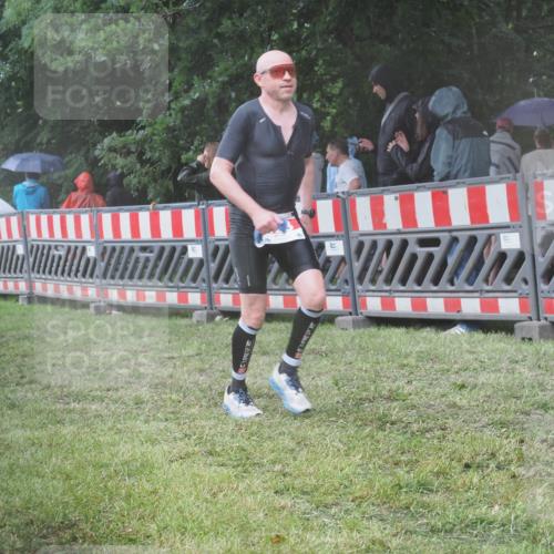 21.06.2025 - 27. Vierlanden-Triathlon KatJ http://msf.ph/oto/8035023 15.06.2025 13:50:31 Ziel 123, 933, 1101 meine-sportfotos.de