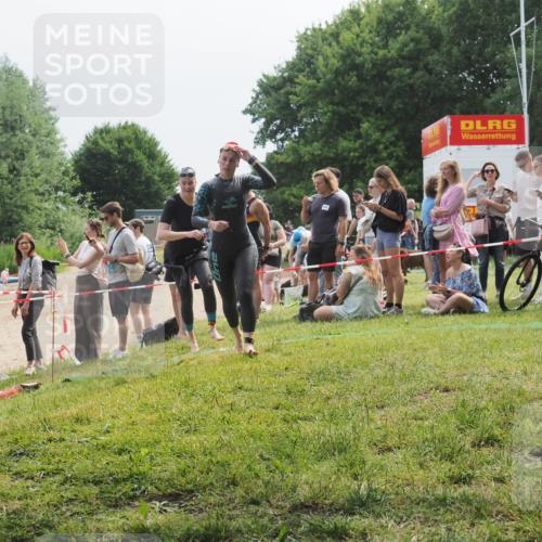 15.06.2025 - 27. Vierlanden-Triathlon KatJ http://msf.ph/oto/8035027 15.06.2025 11:19:29 Schwimmen 875, 878, 901, 923 meine-sportfotos.de