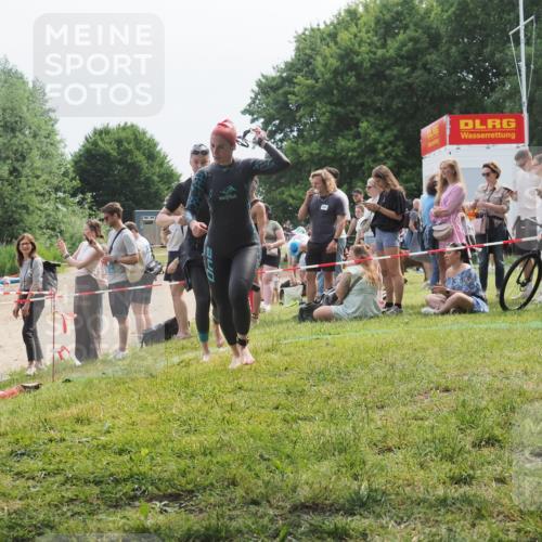 15.06.2025 - 27. Vierlanden-Triathlon KatJ http://msf.ph/oto/8035031 15.06.2025 11:19:29 Schwimmen 875, 878, 901, 923 meine-sportfotos.de