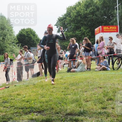 15.06.2025 - 27. Vierlanden-Triathlon KatJ http://msf.ph/oto/8035036 15.06.2025 11:19:29 Schwimmen 875, 878, 901, 923 meine-sportfotos.de