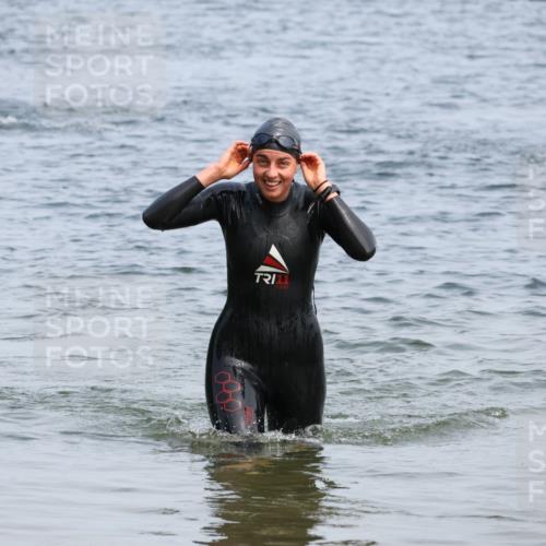 15.06.2025 - 27. Vierlanden-Triathlon Lena Gebhardt http://msf.ph/oto/8035042 15.06.2025 11:21:05 Schwimmen 929, 931, 965 meine-sportfotos.de