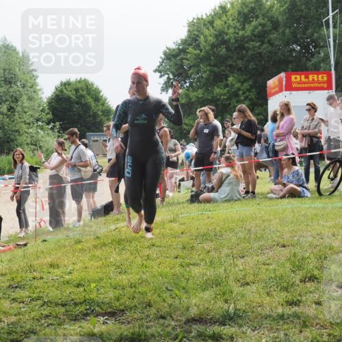 15.06.2025 - 27. Vierlanden-Triathlon KatJ http://msf.ph/oto/8035043 15.06.2025 11:19:29 Schwimmen 875, 878, 901, 923 meine-sportfotos.de