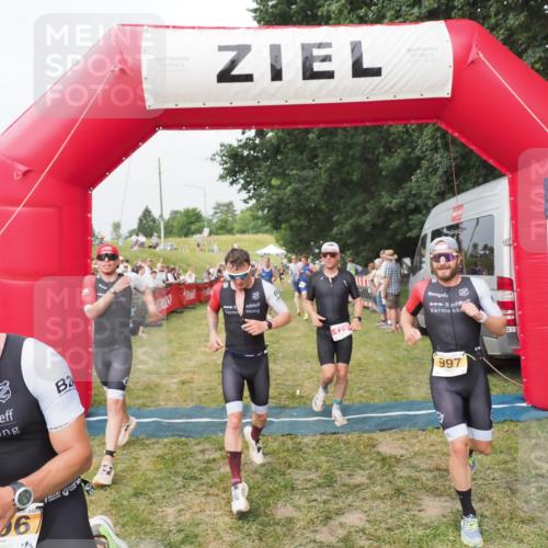 21.06.2025 - 27. Vierlanden-Triathlon MichiJ http://msf.ph/oto/8035044 15.06.2026 12:58:52 Ziel 122, 662, 995, 996, 997, 998, 1010, 1011, 1012, 1013 meine-sportfotos.de