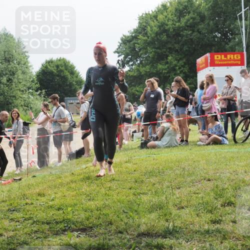 15.06.2025 - 27. Vierlanden-Triathlon KatJ http://msf.ph/oto/8035048 15.06.2025 11:19:29 Schwimmen 875, 878, 901, 923 meine-sportfotos.de