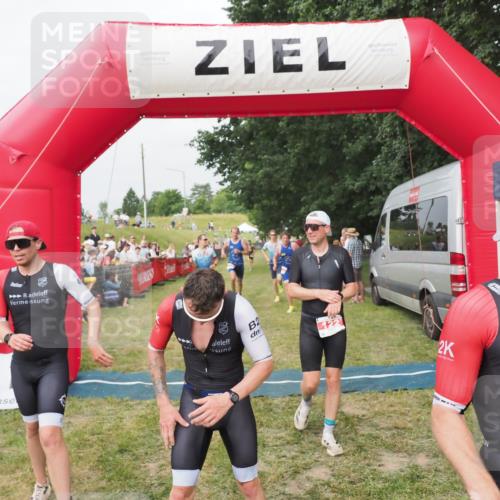 21.06.2025 - 27. Vierlanden-Triathlon MichiJ http://msf.ph/oto/8035049 15.06.2026 12:58:53 Ziel 122, 662, 995, 996, 997, 998, 1010, 1011, 1012, 1013, 1038 meine-sportfotos.de