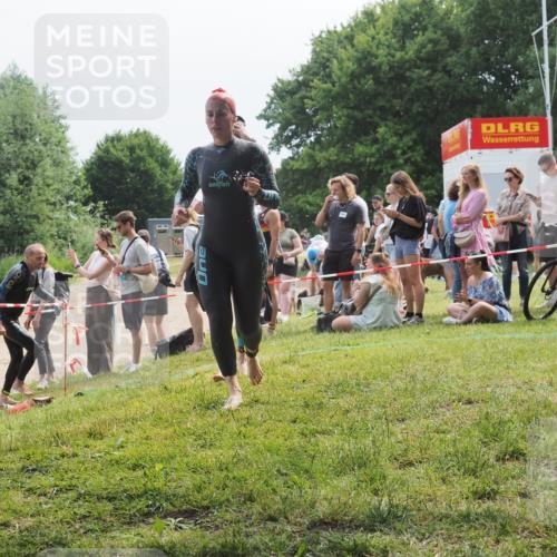 15.06.2025 - 27. Vierlanden-Triathlon KatJ http://msf.ph/oto/8035051 15.06.2025 11:19:30 Schwimmen 875, 878, 895, 901, 923 meine-sportfotos.de