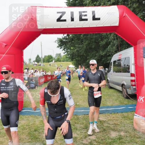 21.06.2025 - 27. Vierlanden-Triathlon MichiJ http://msf.ph/oto/8035054 15.06.2026 12:58:53 Ziel 122, 662, 995, 996, 997, 998, 1010, 1011, 1012, 1013, 1038 meine-sportfotos.de