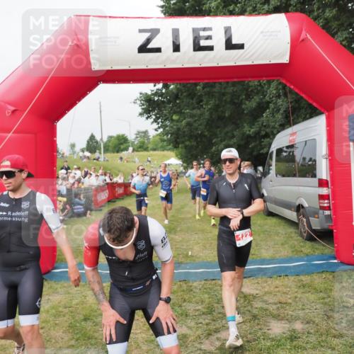 21.06.2025 - 27. Vierlanden-Triathlon MichiJ http://msf.ph/oto/8035058 15.06.2026 12:58:53 Ziel 122, 662, 995, 996, 997, 998, 1010, 1011, 1012, 1013, 1038 meine-sportfotos.de