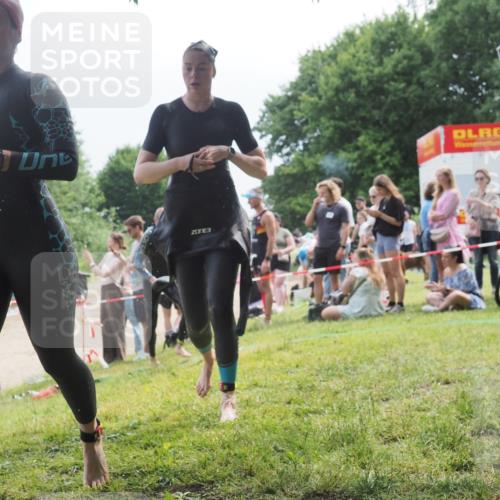 15.06.2025 - 27. Vierlanden-Triathlon KatJ http://msf.ph/oto/8035074 15.06.2025 11:19:31 Schwimmen 875, 878, 895, 901, 923 meine-sportfotos.de