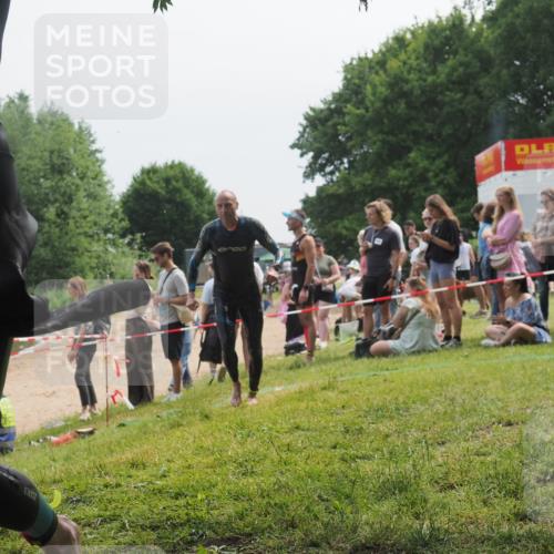 15.06.2025 - 27. Vierlanden-Triathlon KatJ http://msf.ph/oto/8035084 15.06.2025 11:19:32 Schwimmen 875, 878, 895, 923 meine-sportfotos.de