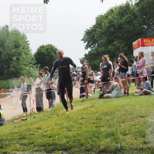 15.06.2025 - 27. Vierlanden-Triathlon KatJ http://msf.ph/oto/8035094 15.06.2025 11:19:32 Schwimmen 875, 878, 895, 923 meine-sportfotos.de