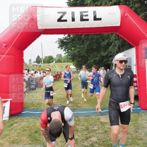 21.06.2025 - 27. Vierlanden-Triathlon MichiJ http://msf.ph/oto/8035095 15.06.2026 12:58:54 Ziel 122, 662, 995, 996, 997, 998, 1010, 1011, 1012, 1013, 1038 meine-sportfotos.de