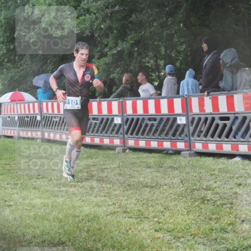 21.06.2025 - 27. Vierlanden-Triathlon KatJ http://msf.ph/oto/8035101 15.06.2025 13:50:40 Ziel 1101, 1120, 1132 meine-sportfotos.de