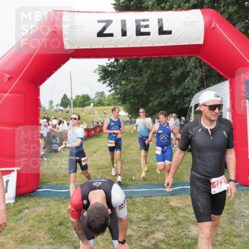 21.06.2025 - 27. Vierlanden-Triathlon MichiJ http://msf.ph/oto/8035102 15.06.2026 12:58:54 Ziel 122, 662, 995, 996, 997, 998, 1010, 1011, 1012, 1013, 1038 meine-sportfotos.de