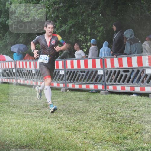 21.06.2025 - 27. Vierlanden-Triathlon KatJ http://msf.ph/oto/8035106 15.06.2025 13:50:41 Ziel 1101, 1120, 1132 meine-sportfotos.de