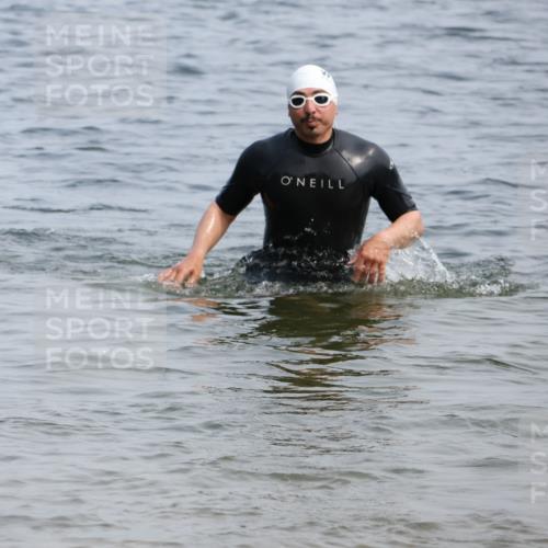 15.06.2025 - 27. Vierlanden-Triathlon Lena Gebhardt http://msf.ph/oto/8035107 15.06.2025 11:21:17 Schwimmen 929, 931, 967 meine-sportfotos.de