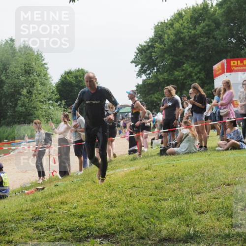 15.06.2025 - 27. Vierlanden-Triathlon KatJ http://msf.ph/oto/8035110 15.06.2025 11:19:32 Schwimmen 875, 878, 895, 923 meine-sportfotos.de