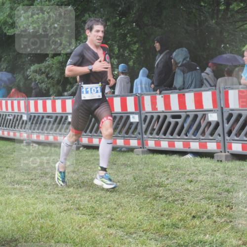 21.06.2025 - 27. Vierlanden-Triathlon KatJ http://msf.ph/oto/8035117 15.06.2025 13:50:41 Ziel 1101, 1120, 1132 meine-sportfotos.de
