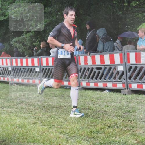 21.06.2025 - 27. Vierlanden-Triathlon KatJ http://msf.ph/oto/8035122 15.06.2025 13:50:41 Ziel 1101, 1120, 1132 meine-sportfotos.de