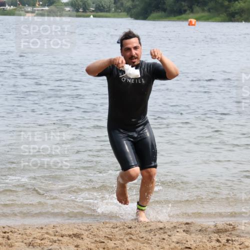 15.06.2025 - 27. Vierlanden-Triathlon Lena Gebhardt http://msf.ph/oto/8035124 15.06.2025 11:21:23 Schwimmen 929, 931, 967 meine-sportfotos.de
