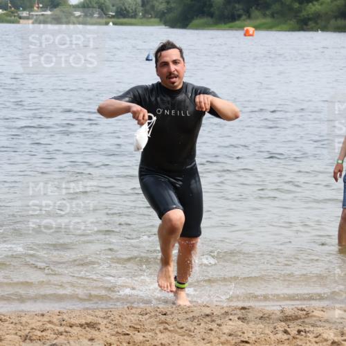 15.06.2025 - 27. Vierlanden-Triathlon Lena Gebhardt http://msf.ph/oto/8035129 15.06.2025 11:21:23 Schwimmen 929, 931, 967 meine-sportfotos.de