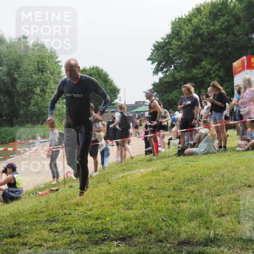15.06.2025 - 27. Vierlanden-Triathlon KatJ http://msf.ph/oto/8035131 15.06.2025 11:19:33 Schwimmen 875, 878, 895, 923 meine-sportfotos.de