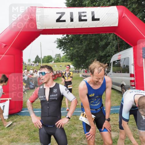 21.06.2025 - 27. Vierlanden-Triathlon MichiJ http://msf.ph/oto/8035135 15.06.2026 12:58:58 Ziel 122, 995, 996, 997, 998, 1010, 1011, 1012, 1013, 1038 meine-sportfotos.de
